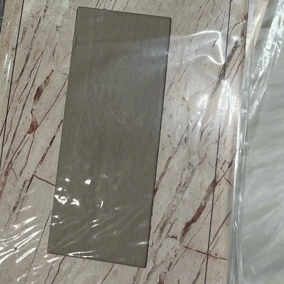 Berkshire All day Sheer. Reinforced Toe. Color Linen. Style 6355. 5 pairs - Picture 4 of 5